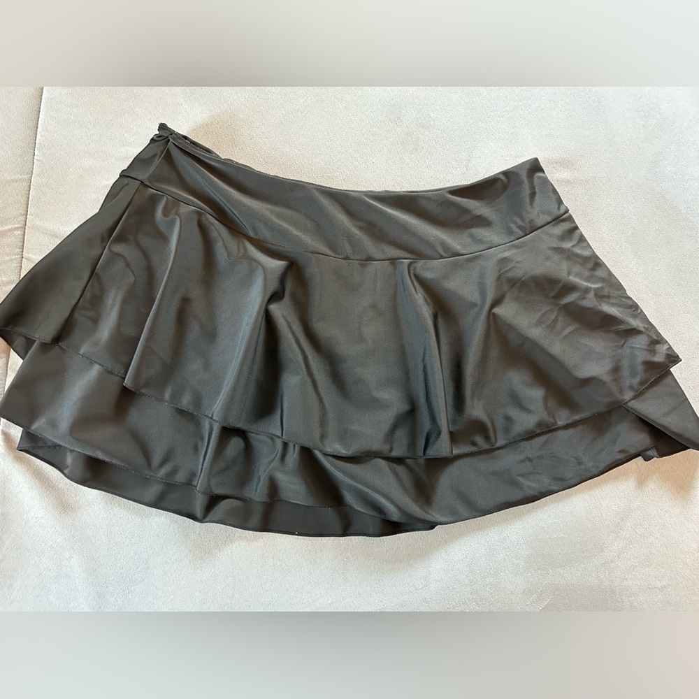 Black swim skirt, never worn but tags ripped off